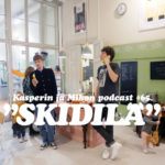 Kasperin ja Mikon podcast uudessa Skidilä-kahvilassa: ”Voimmeko jotenkin nopeuttaa Suomen kielen näivettymistä?”